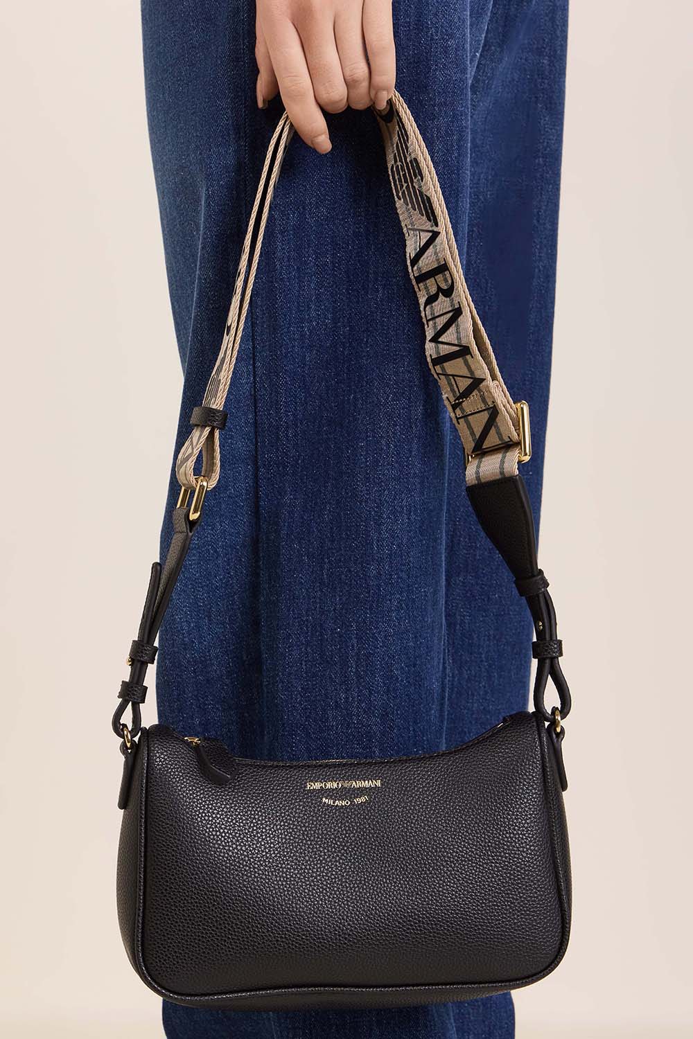 תמונת כל הלוק של תיק קרוסבודי מיני